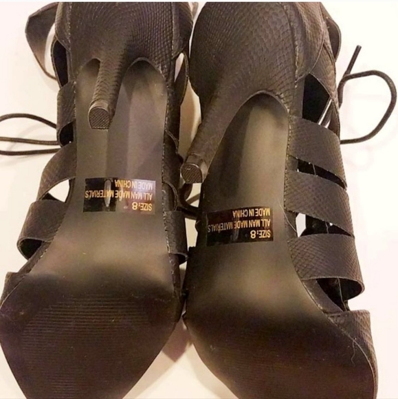 Qupid cut out lace-up pointed toe booties - Picture 5 of 5